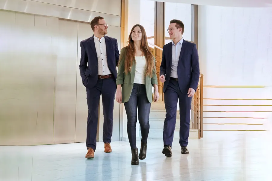 Schlag bei uns Wurzeln ...